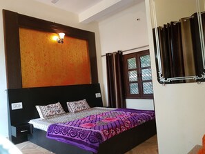 Standard Double Room | 2 bedrooms, Egyptian cotton sheets, premium bedding - Sonu Guest House - Hostel (Yamkeshwar)