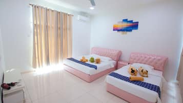 4 bedrooms, iron/ironing board, WiFi, wheelchair access