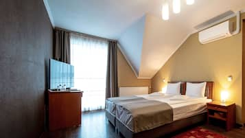 1 bedroom, premium bedding, minibar, desk