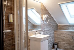 Double Room, 1 Queen Bed | Bathroom | Shower, free toiletries, hair dryer, slippers
