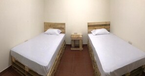 Basic-Zweibettzimmer, 2 Einzelbetten, Nichtraucher, Blick auf den Innenhof