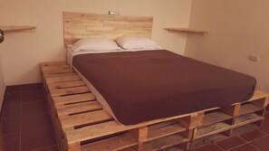 Basic Double Room, Non Smoking, Courtyard View | Bed sheets, wheelchair access - Casa Mon Amie (Antigua Guatemala)