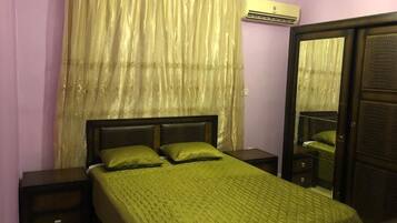Apartemen, 2 kamar tidur, pemandangan laut | Tirai kedap cahaya dan Wi-Fi gratis