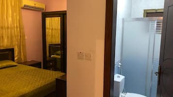 Blackout curtains, free WiFi