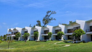 Front of property - Hotel Nitro City Panama Action Sports Resort (Punta Chame)