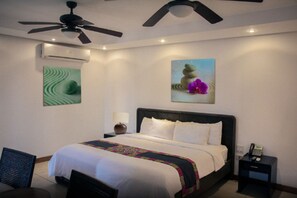 Chambre Double Deluxe, 1 très grand lit, non-fumeurs, vue plage | Coffres-forts dans les chambres, bureau, Wi-Fi gratuit, draps fournis