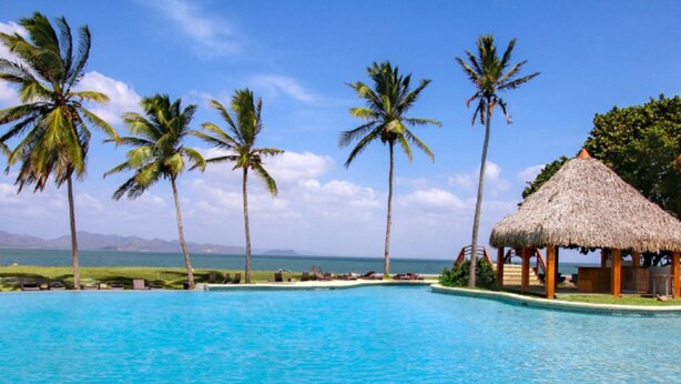 Outdoor pool - Hotel Nitro City Panama Action Sports Resort (Punta Chame)