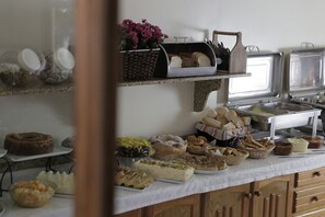 Desayuno bufé gratuito y diario