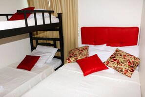 Familienapartment, 3 Schlafzimmer, Meerblick | 3 Schlafzimmer, individuell dekoriert, individuell eingerichtet