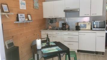 雪櫃、微波爐、焗爐、爐具