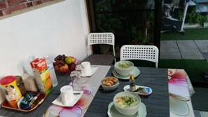 Outdoor dining - House with Garden View (ต.บางโฉลง)