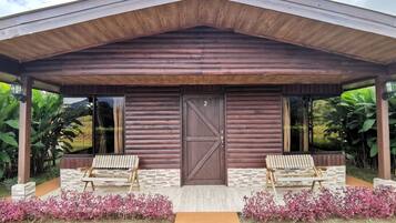 J2 Cabaña Estandar, 1 Cama King, Vistas a la montaña | 1 bedroom, hypo-allergenic bedding, in-room safe, free WiFi