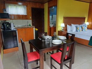 J5 Cabaña Estandar, 1 Cama King, Vista a la Montaña | Eigene Küche