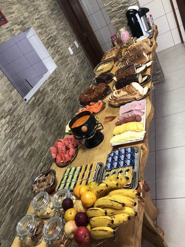 Free daily buffet breakfast  - Chales Abraco Serrano (Urubici)