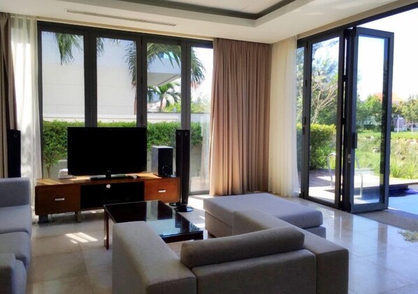 TV, foosball - VILLA 3 BR THE OCEAN VILLA (Ngũ Hành Sơn)