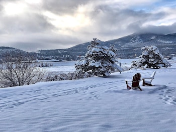 Hotel Exterior at Grand Canyon RV Glamping