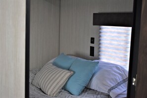 Premium-Suite, 2 Schlafzimmer, Nichtraucher, Bergblick | 2 Schlafzimmer, Allergikerbettwaren, individuell dekoriert