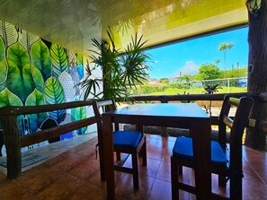 Studio – deluxe, 1 kingsize-seng, ikke-røyk, fjellutsikt | Terrasse/patio