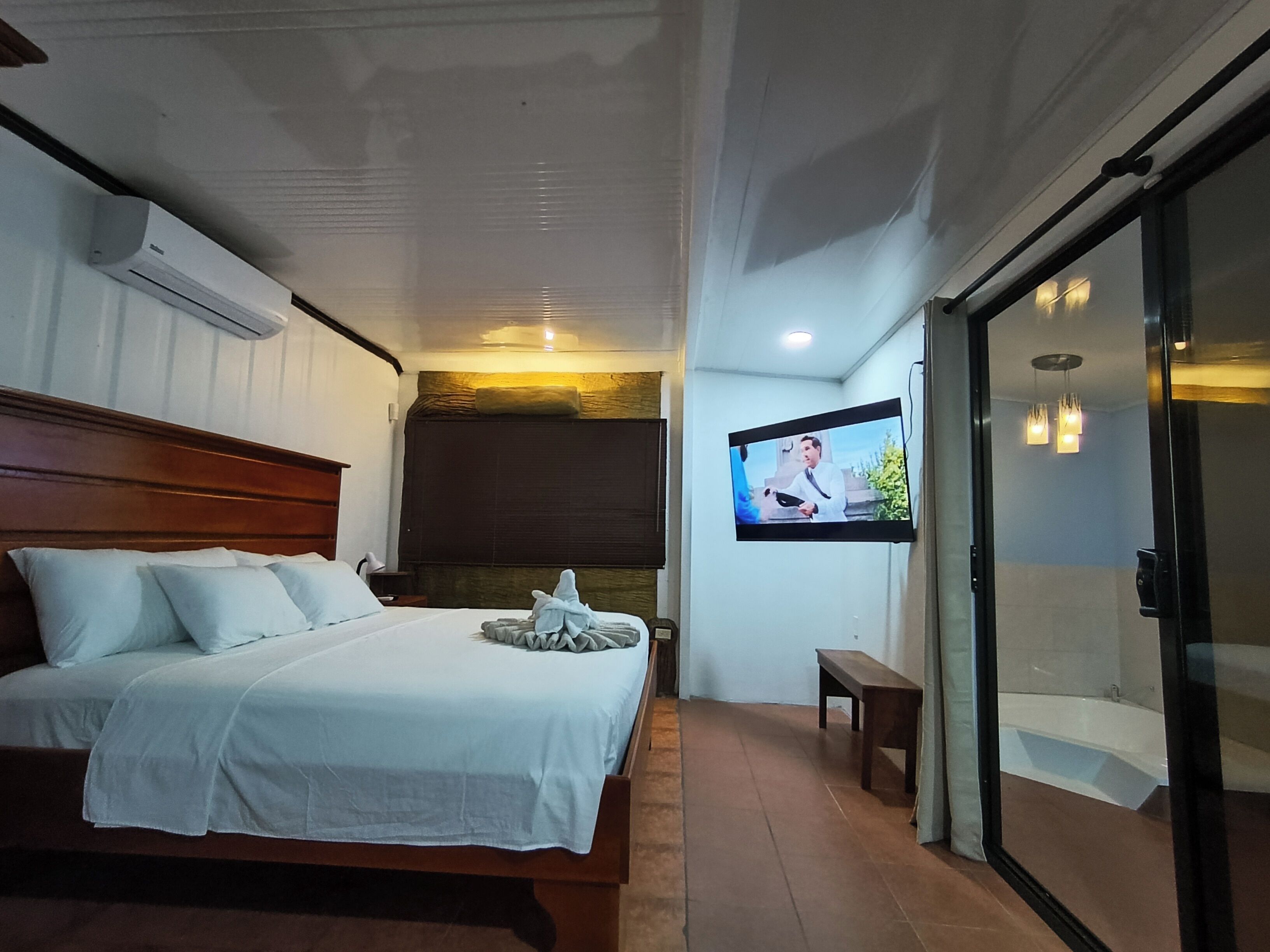 华丽开间, 1 张特大床, 无烟房, 花园景观 | 起居区