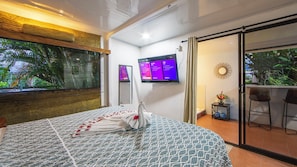Deluxe Studio, 1 King Bed, Non Smoking, Garden View | 1 bedroom, in-room safe, individually furnished, desk - Arenal Homes La Fortuna (La Fortuna)