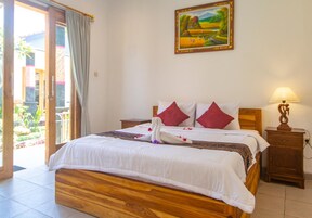 Superior Double Room, 1 Double Bed, Garden View | Desk, bed sheets