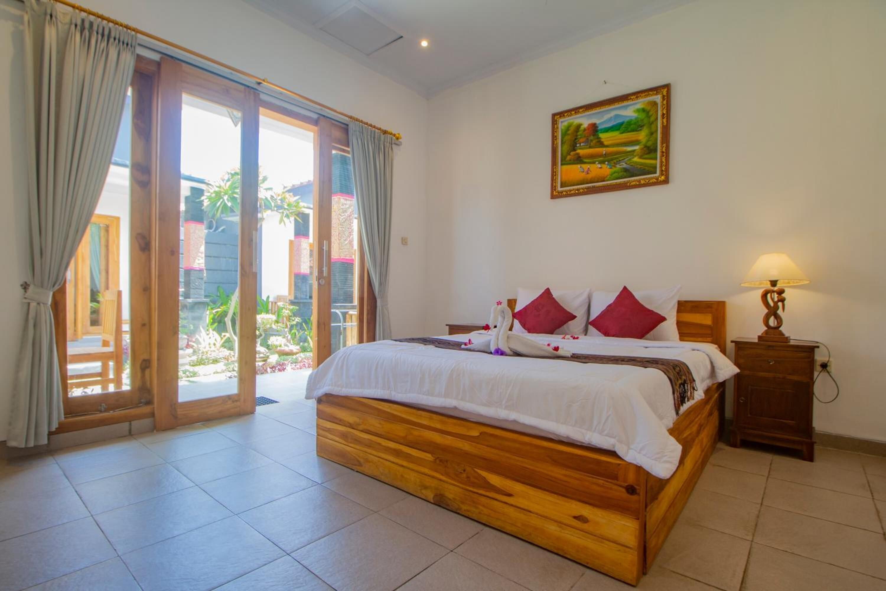 スーペリア ダブルルーム ダブルベッド 1 台 ガーデンビュー | デスク、ベッドシーツ