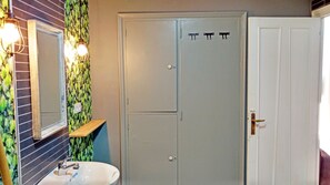 Hair dryer, towels - Design, quality, tranquility, and very central (Alicante)