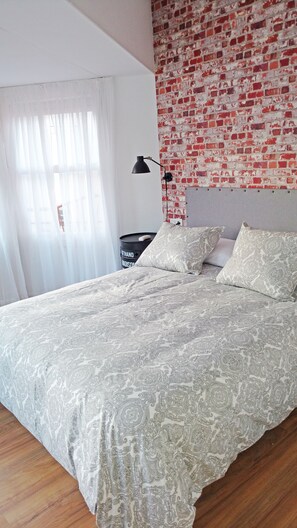 3 slaapkamers, een strijkplank/strijkijzer, wifi, beddengoed