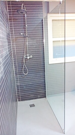 Hair dryer, towels - Design, quality, tranquility, and very central (Alicante)
