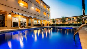 Outdoor pool, pool umbrellas