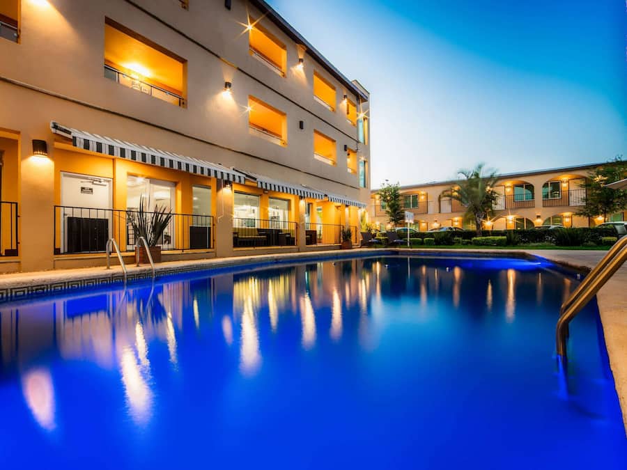 Outdoor pool, pool umbrellas