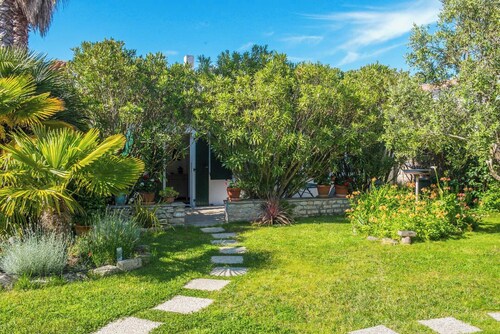 Pleasant, peaceful pavilion in the owners' garden 
