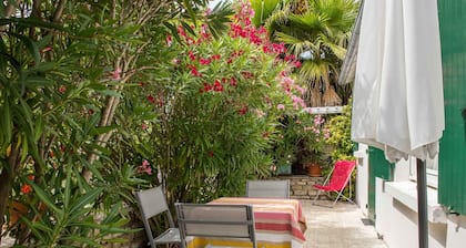 Angenehmer, ruhiger Pavillon im Garten der Besitzer 