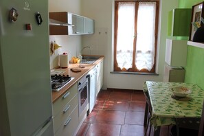 Réfrigérateur, four, lave-vaisselle