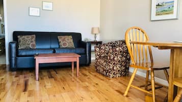 Luxury Apartment, 1 Queen Bed with Sofa bed, Kitchen, Garden View | Living area