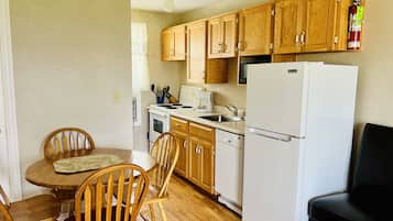 Luxury Apartment, Multiple Beds, Kitchen, Garden View | Private kitchen | Fridge, microwave, coffee/tea maker, high chair
