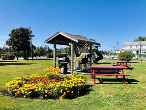 Property grounds - Anne Shirley Motel & Cottages (Cavendish)