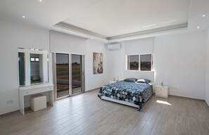 6 bedrooms, iron/ironing board, internet, bed sheets