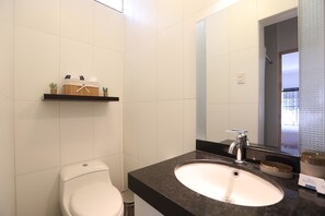 Comfort Loft, Non Smoking | Bathroom | Shower, hair dryer, towels, soap - Amazing Loft With Perfect Location (Lima)