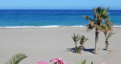 Villa Pikorua is a luxurious private home set in the mountains near to Mojacar.