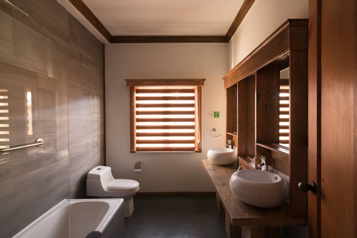 superior triple room, city view | bathroom | eco-friendly toiletries, hair dryer, towels