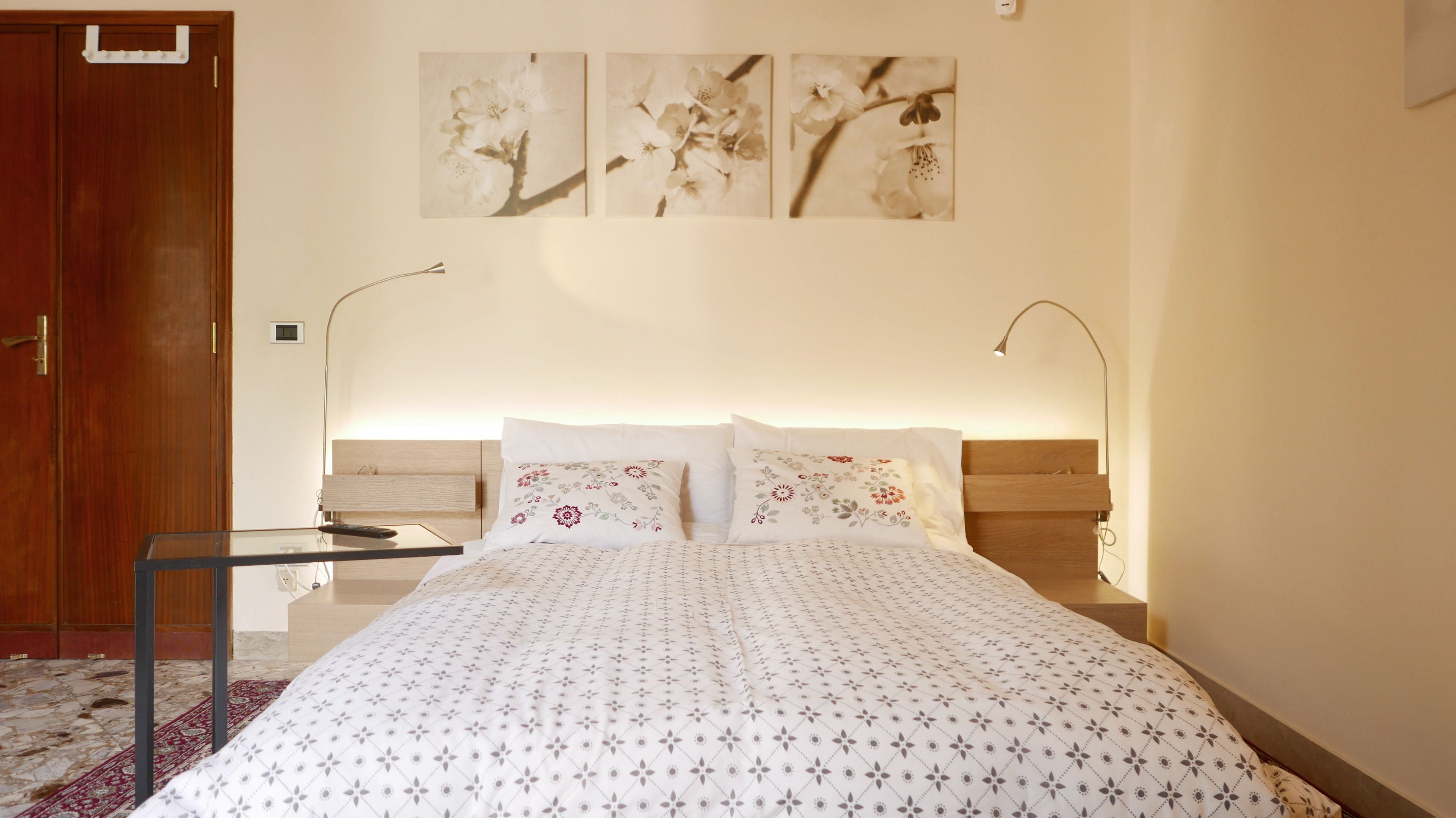 Comfort Double Room, Shared Bathroom | In-room safe, desk, iron/ironing board, rollaway beds