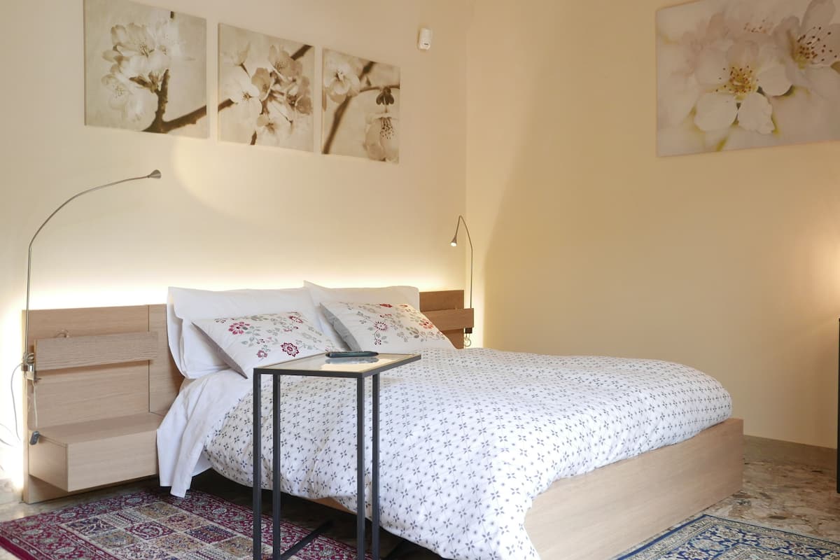 Comfort Double Room, Shared Bathroom | In-room safe, desk, iron/ironing board, rollaway beds