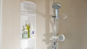 Dusche im Bad