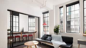 電視、Netflix、串流服務、 辦公室