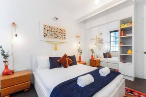 3 habitaciones, tabla de planchar con plancha, cuna de viaje y wifi 