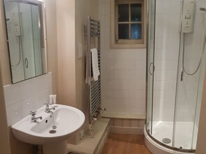 Klassieke tweepersoonskamer, en-suite badkamer | Badkamer