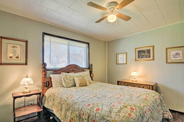 3 bedrooms, travel crib, internet, bed sheets