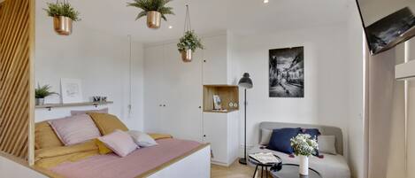 1 chambre, bureau, chambres insonorisées, fer et planche à repasser
