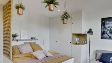 1 slaapkamer, een bureau, geluiddichte muren